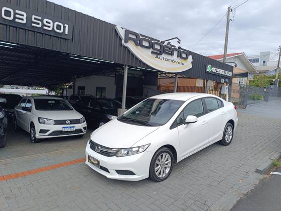 HONDA CIVIC 1.8 LXS 16V FLEX 4P AUTOMÁTICO HONDA CIVIC 1.8 LXS 16V FLEX 4P AUTOMÁTICO
